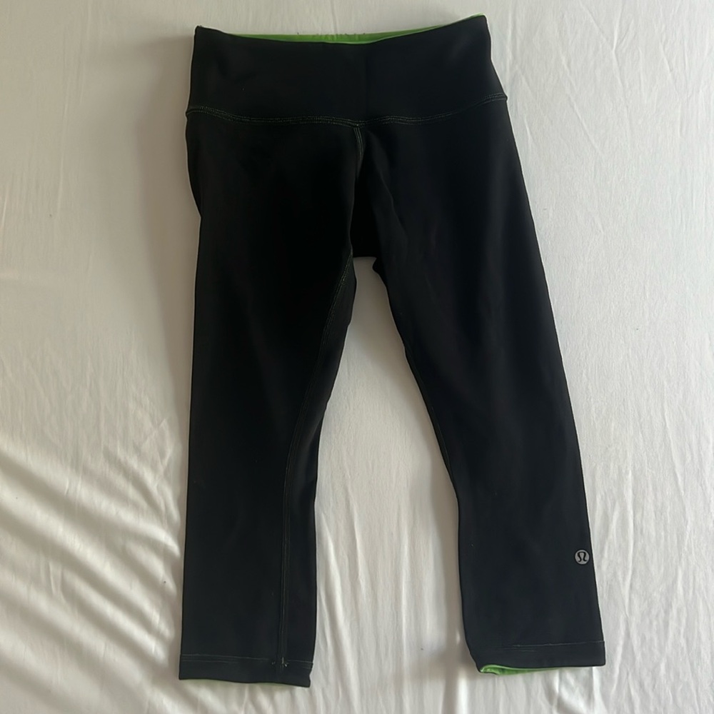 Lululemon wunder under REVERSIBLE cropped leggings, size 4